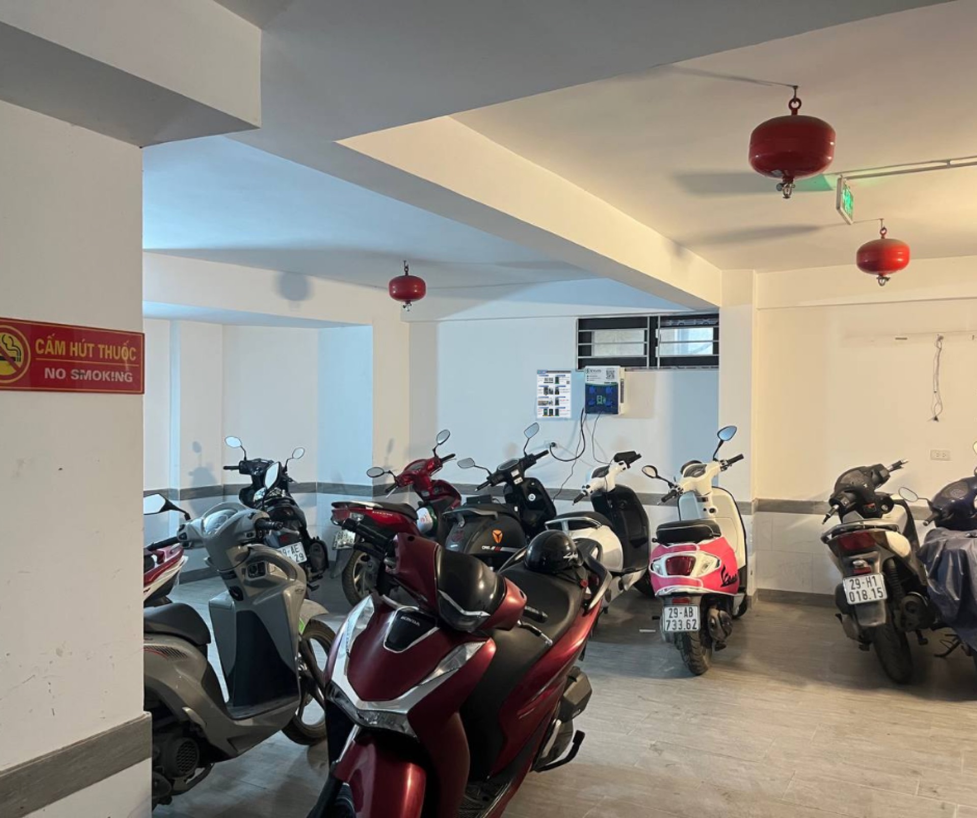 Nhà để xe chung cư mini tại Hà Nội với khu vực sạc xe máy điện EVsafe