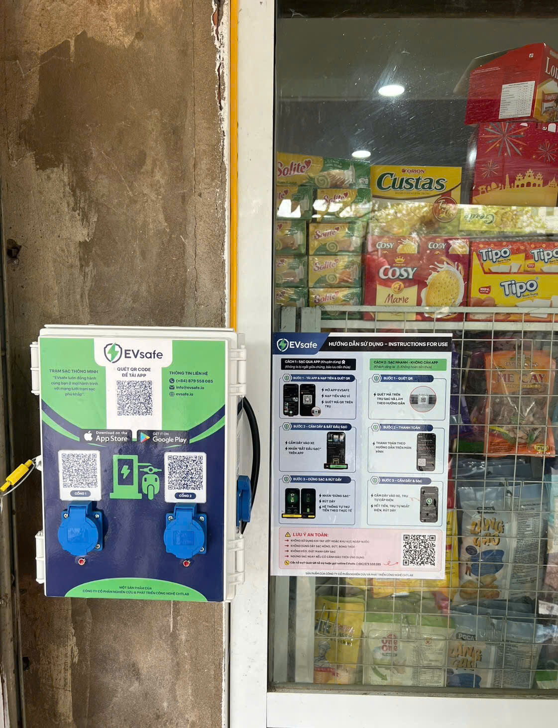 Cận cảnh tủ sạc EVsafe gắn tại mặt bằng kinh doanh