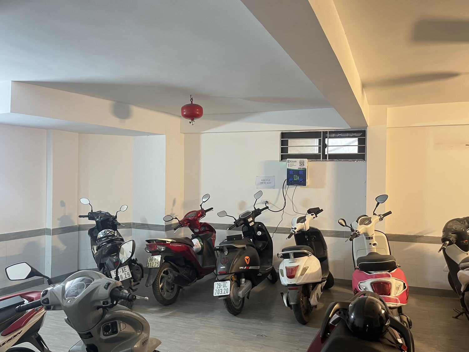 Nhà để xe chung cư mini tại Xuân La, Hà Nội với khu vực sạc xe máy điện EVsafe