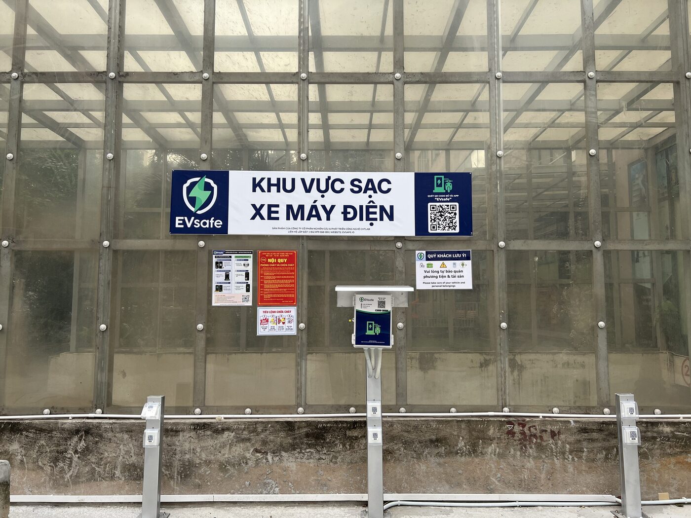 Trụ sạc xe máy điện EVsafe lắp đặt thực tế