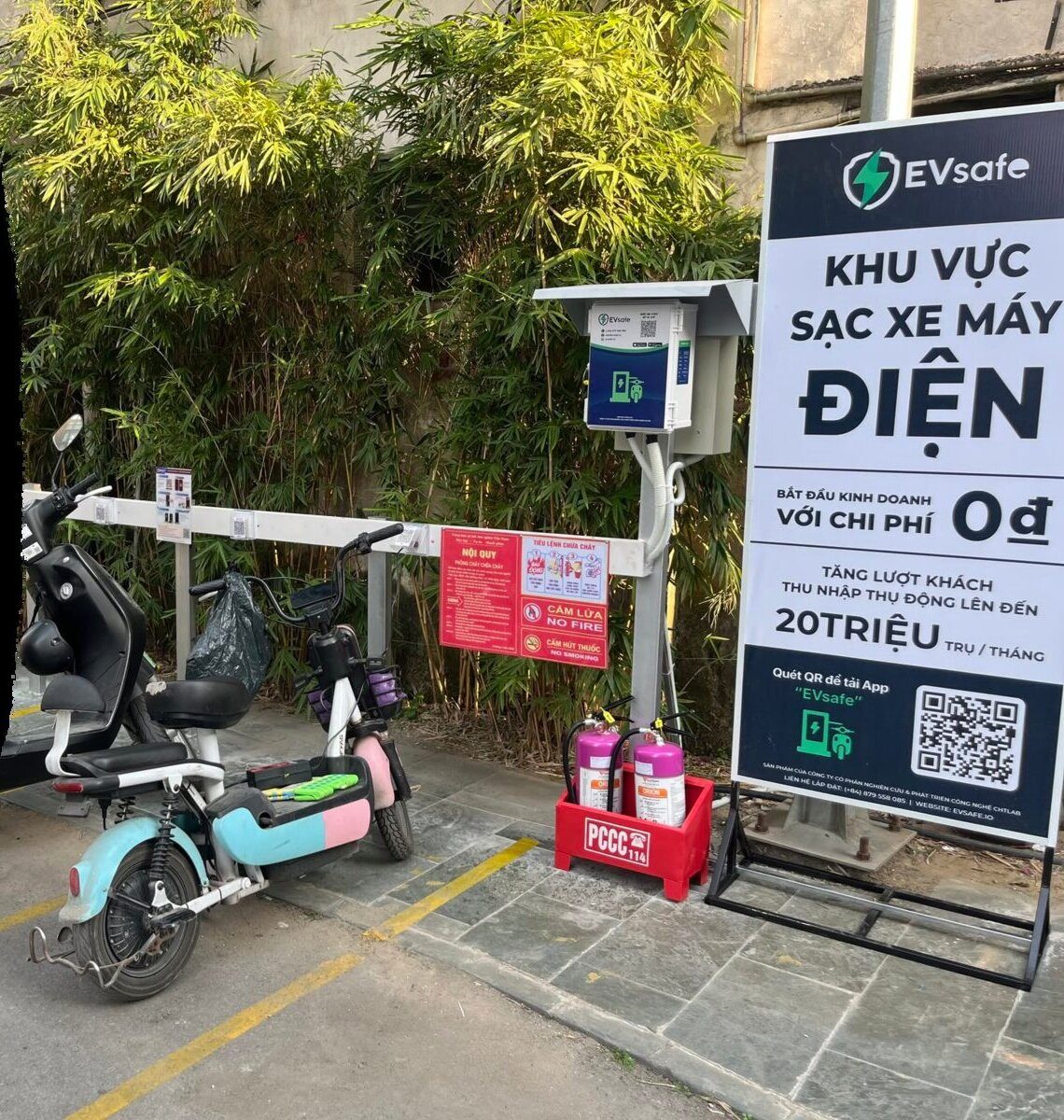 Trụ sạc xe máy điện đứng chia cổng EVsafe